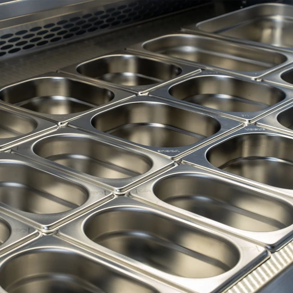 Csemegepult – Fekete külső, fehér belső